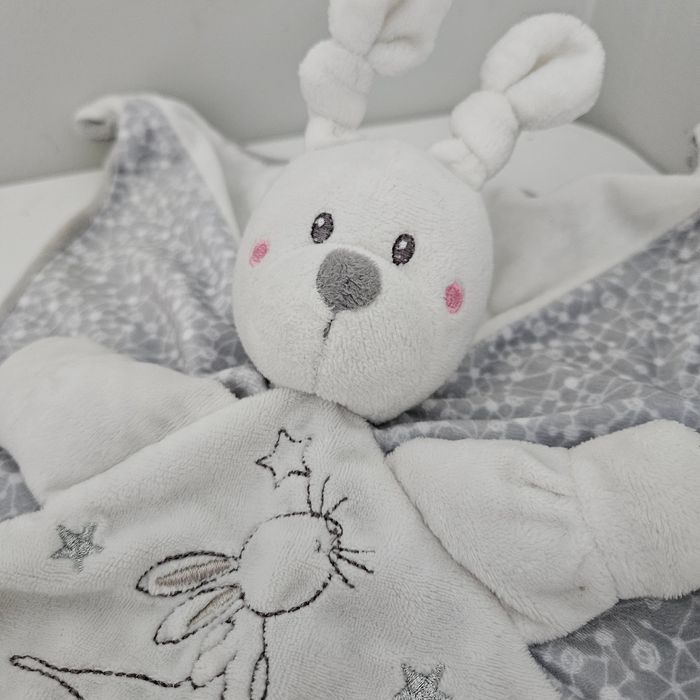 Doudou lapin kiabi blanc gris - photo numéro 3