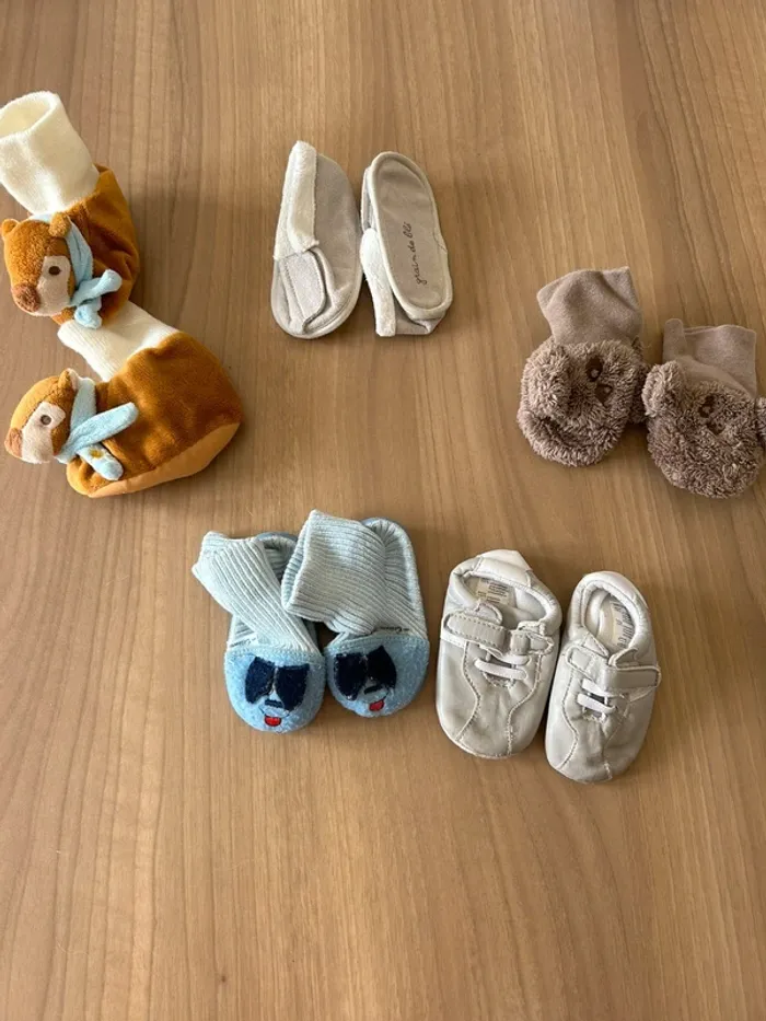 Très gros lot de 5 paires de chaussons / pantoufles bébé