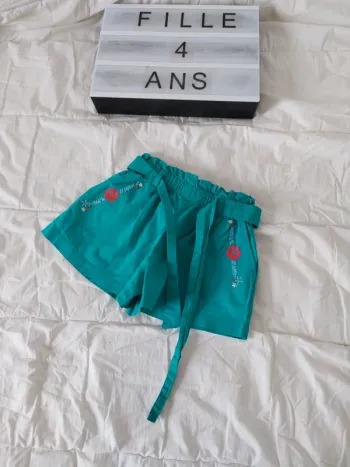 Short fille 4 ans