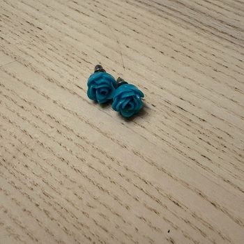 Boucles d’oreilles fleurs • bleues 🌿