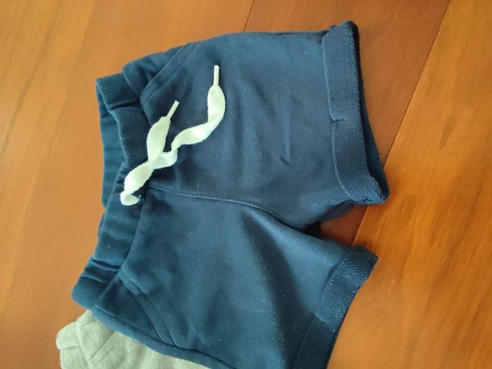 2 shorts 18mois - photo numéro 2