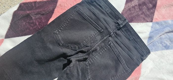 Jean noir H&M taille 32 - photo numéro 4