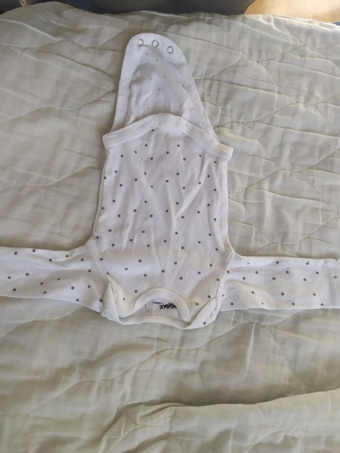 Lot de body taille 1 mois - photo numéro 8