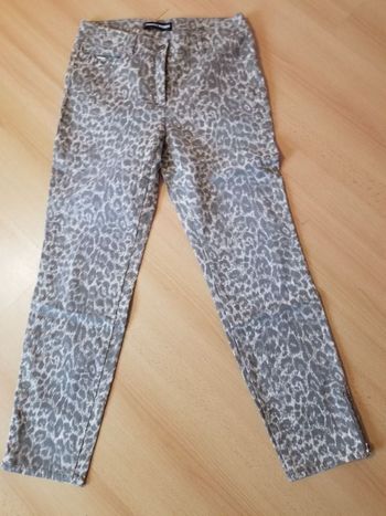 Pantalon imprimé léopard taille 40