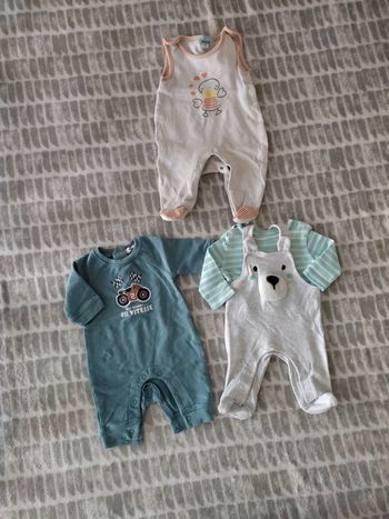 Lot ensemble combinaison grenouillère 1 mois
