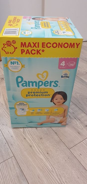 Couches Pampers premium protection T4