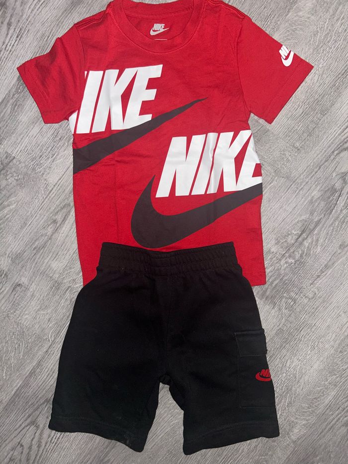 Ensemble Nike