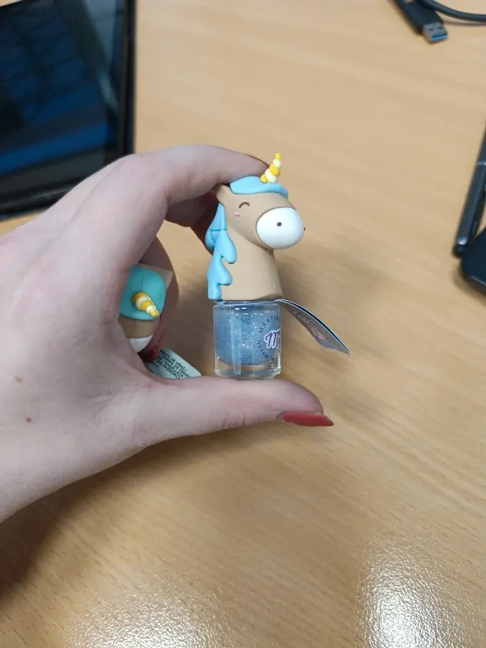 Vernis licorne paillettes