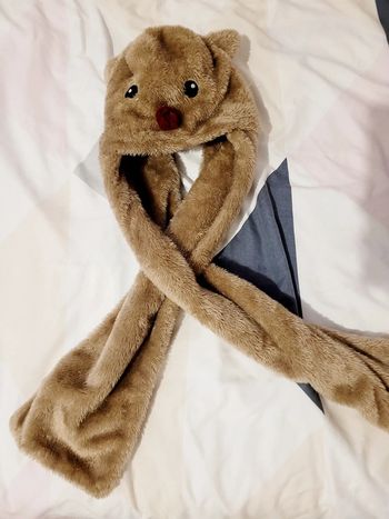 Bonnet (50 cm) avec écharpe intégrée