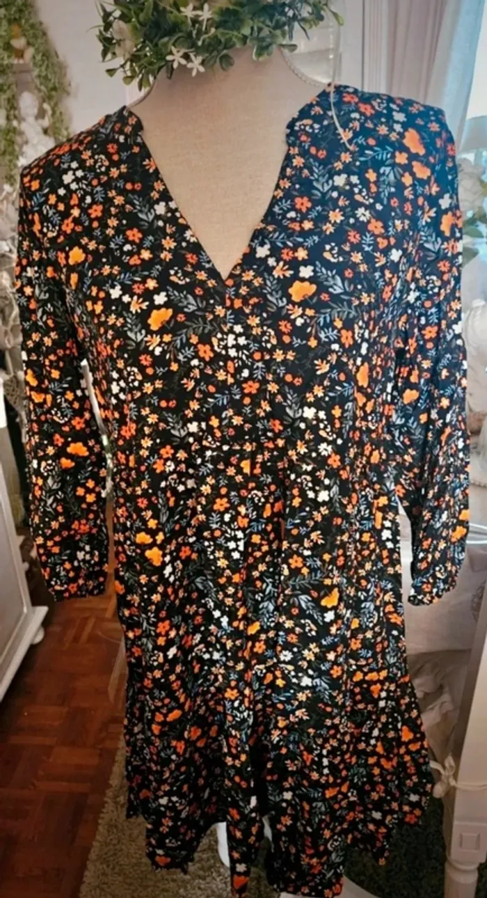 Robe bleu marine foncé fleurie Yessica Taille 40/42 Neuve - photo numéro 2