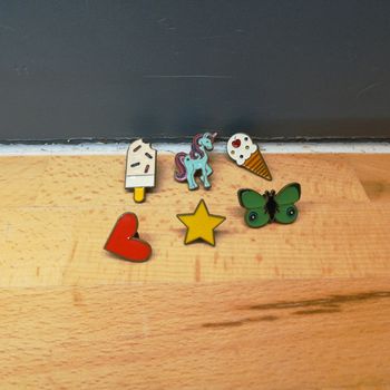 Lot de 6 pin's neufs