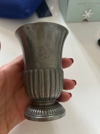 Timbale en étain vintage