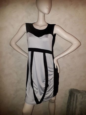 robe noire et blanche taille 42/44