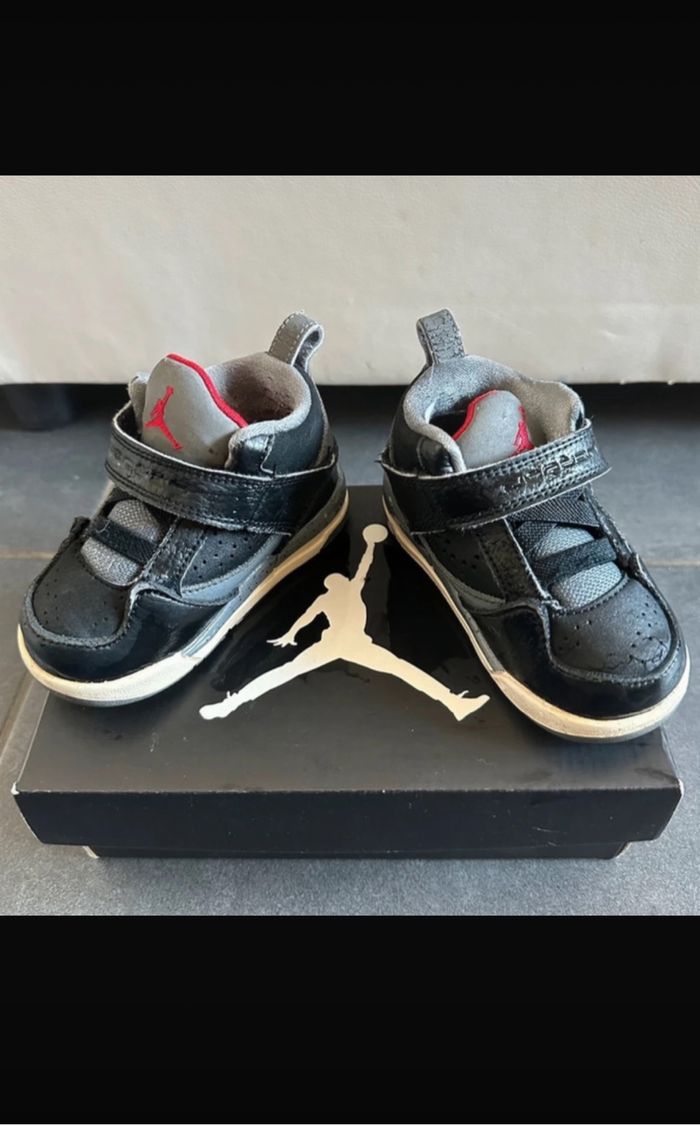Basket Jordan Flight 45 taille 21 - photo numéro 2