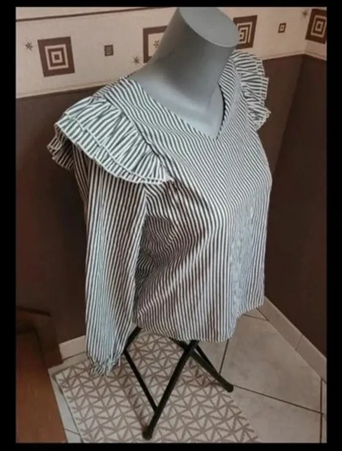 Superbe blouse à volants 38 - photo numéro 6