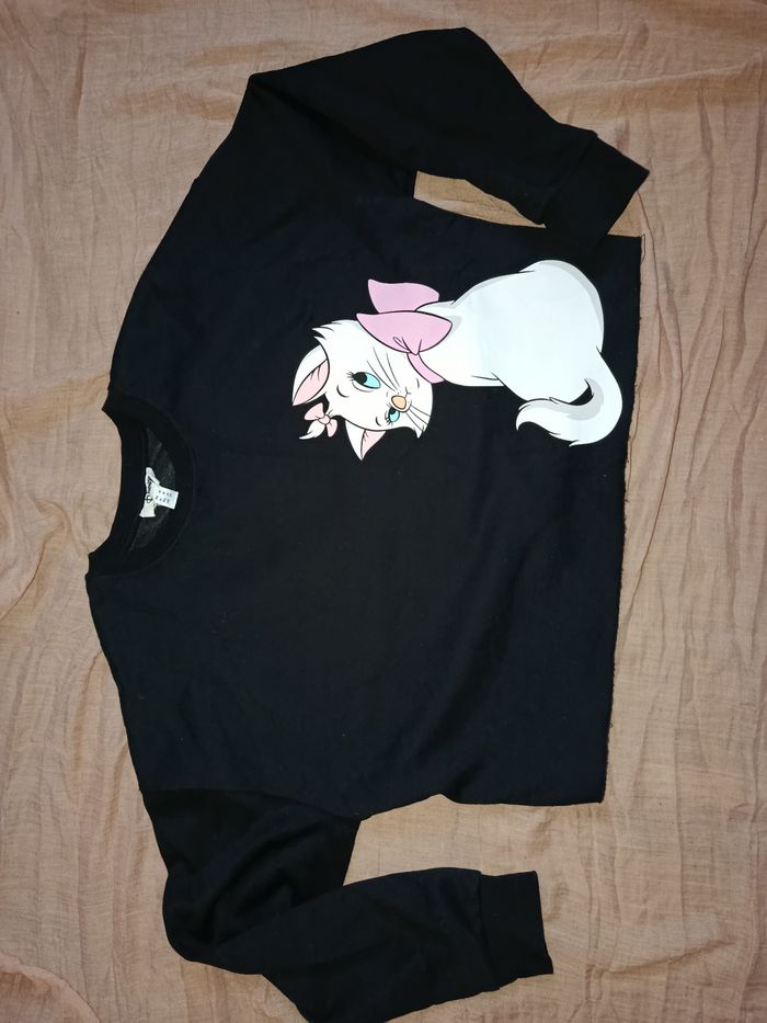 Pull court noir Disney Marie en M