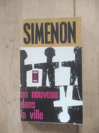 Un nouveau dans la ville Georges Simenon Pocket 1973