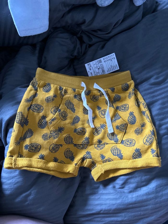 Short ananas Kiabi 12 mois moutarde