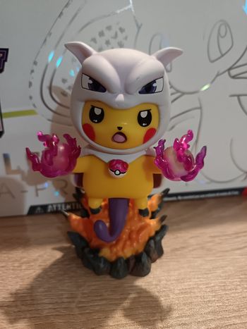 Pikachu Mewtwo