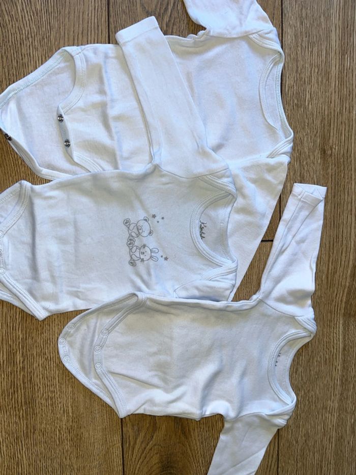 Lot de 3 bodys 3 mois - photo numéro 2