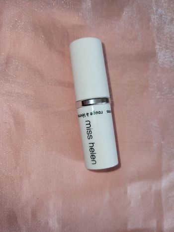 Rouge a levres 107 miss helen