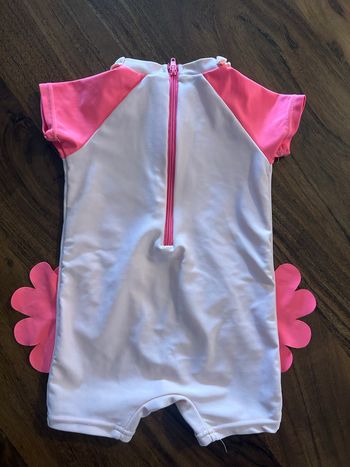 🦢 Combishort de bain anti-UV fille – rose & fuchsia – bon état