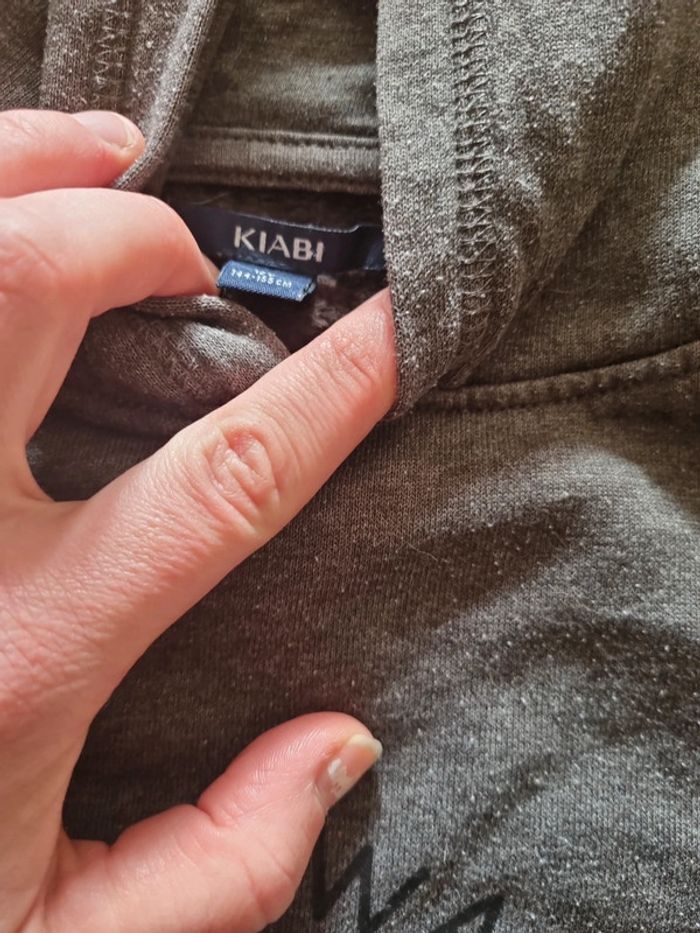 Pull a capuche - photo numéro 3