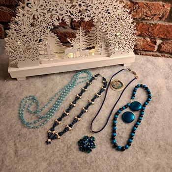 Lot de bijoux colliers pendentif boucles d'oreilles