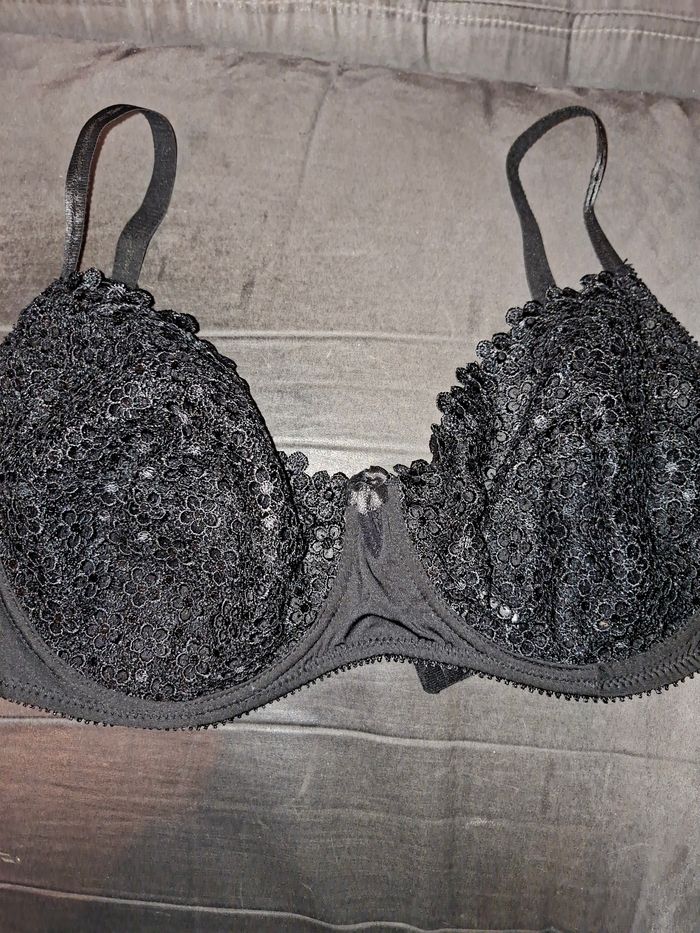 Soutien-gorge en dentelle noire Voluty - Neuf - 110E