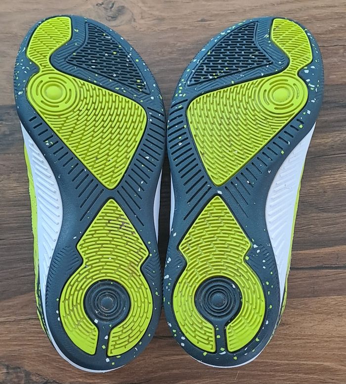 Chaussures de futsal enfants vertes et noires Eskudo 500 Kipsta taille 33 - photo numéro 6