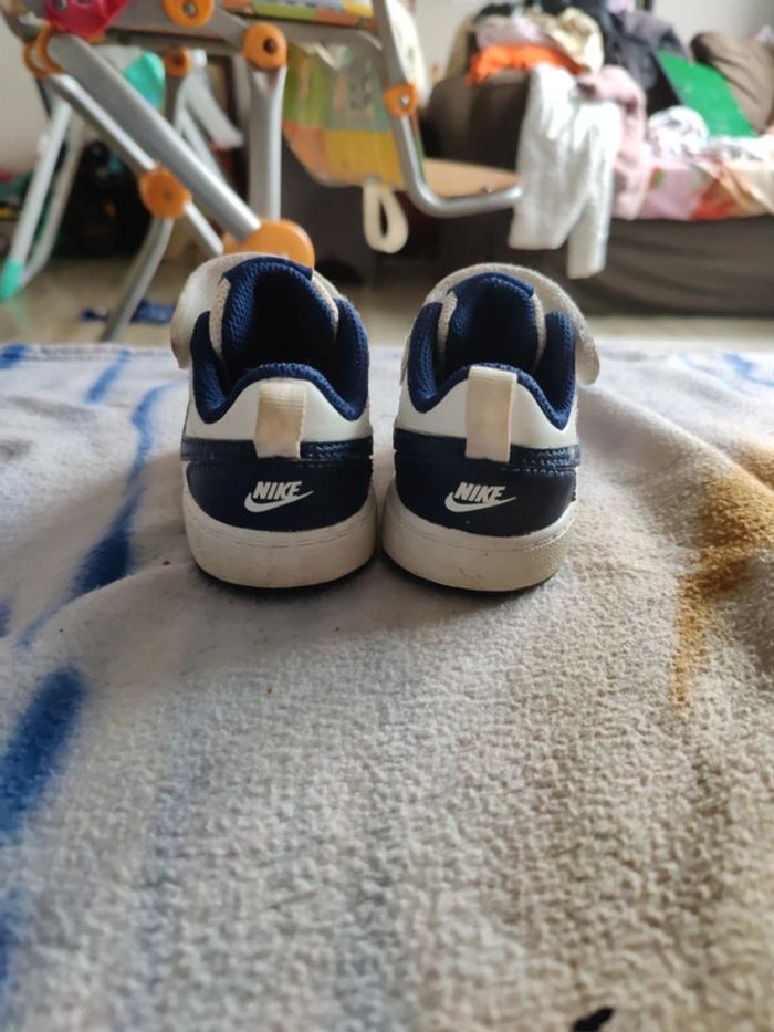 Chaussures Nike taille 18 - photo numéro 3