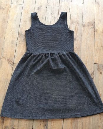 Robe grise pailletée Jennyfer avec joli dos ouvert