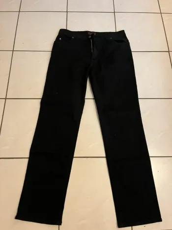 Jean noir très bon état