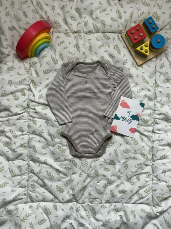 body manches longues rayé beige et blanc 9 mois obaibi