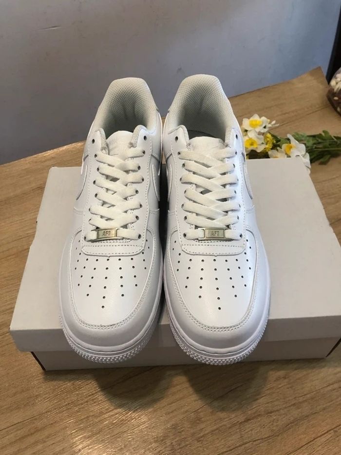 Nike Air Force 1 Low '07  Taille 41 - photo numéro 2