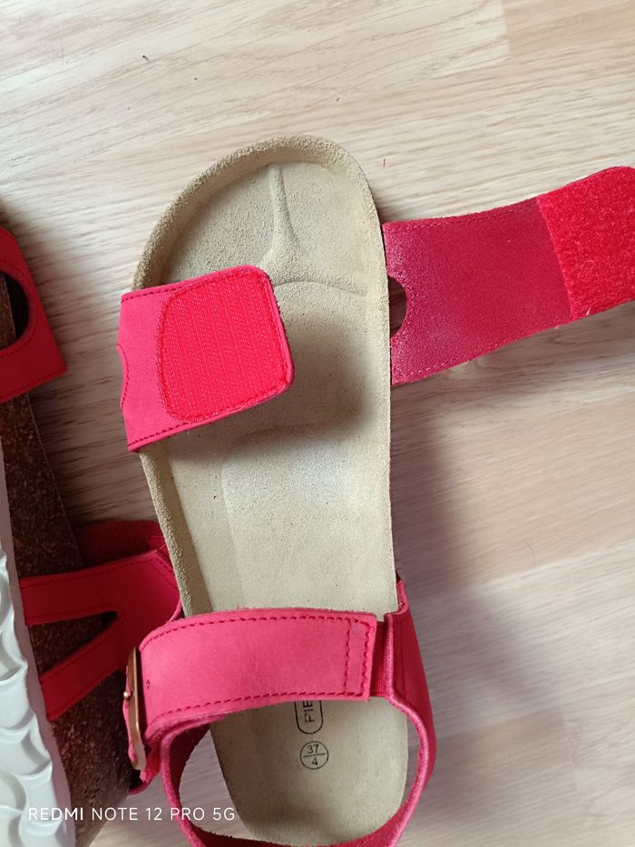 Nu-pieds rouge en cuir neufs " Damart" Piedical p.37 - photo numéro 10