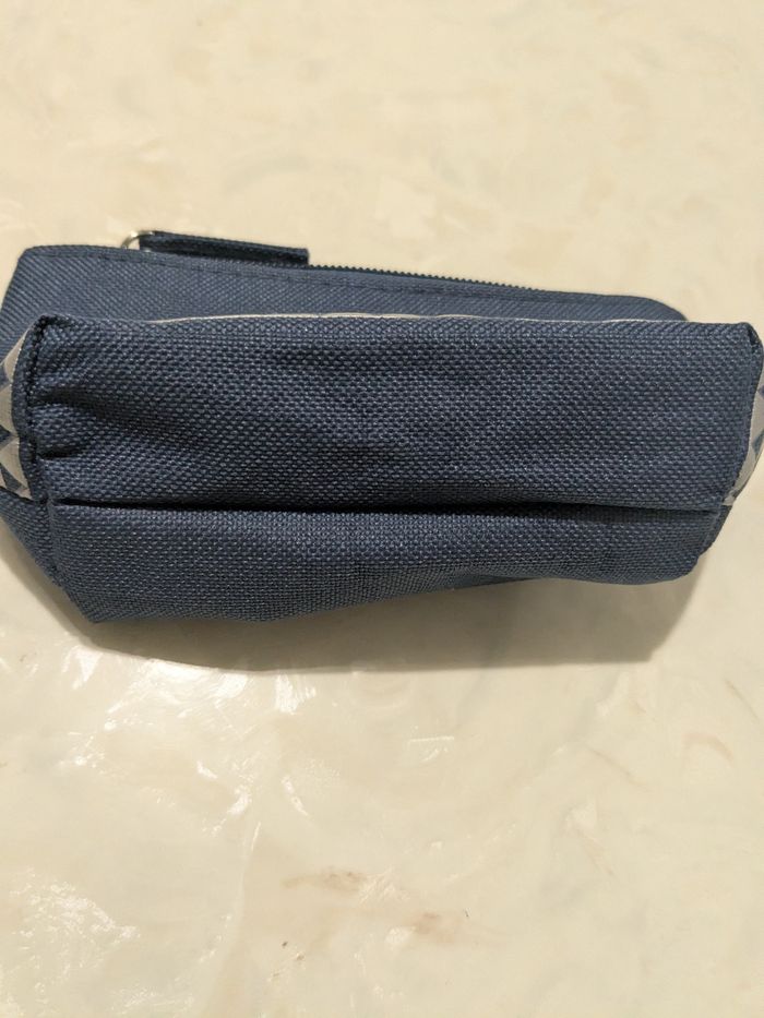 Joli porte monnaie Yves Rocher bleu et argenté. - photo numéro 8