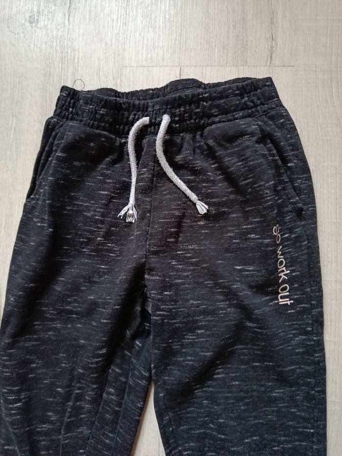 Bas de jogging marque Kiabi taille 10 ans - photo numéro 2
