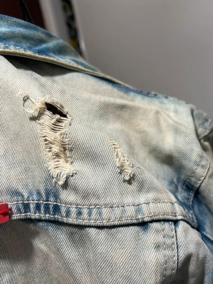 🟩 Veste en jeans effet délavée et déchirée 🟩 P - photo numéro 6