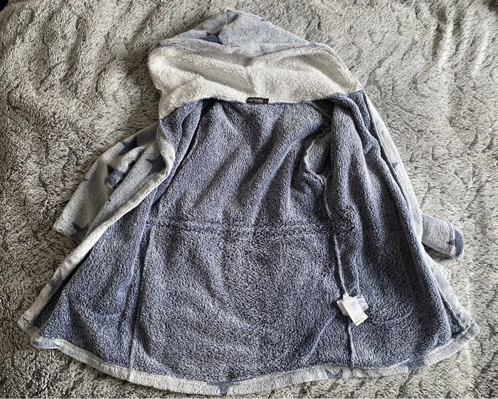 Robe de chambre grise avec étoiles - taille 5 ans - photo numéro 5