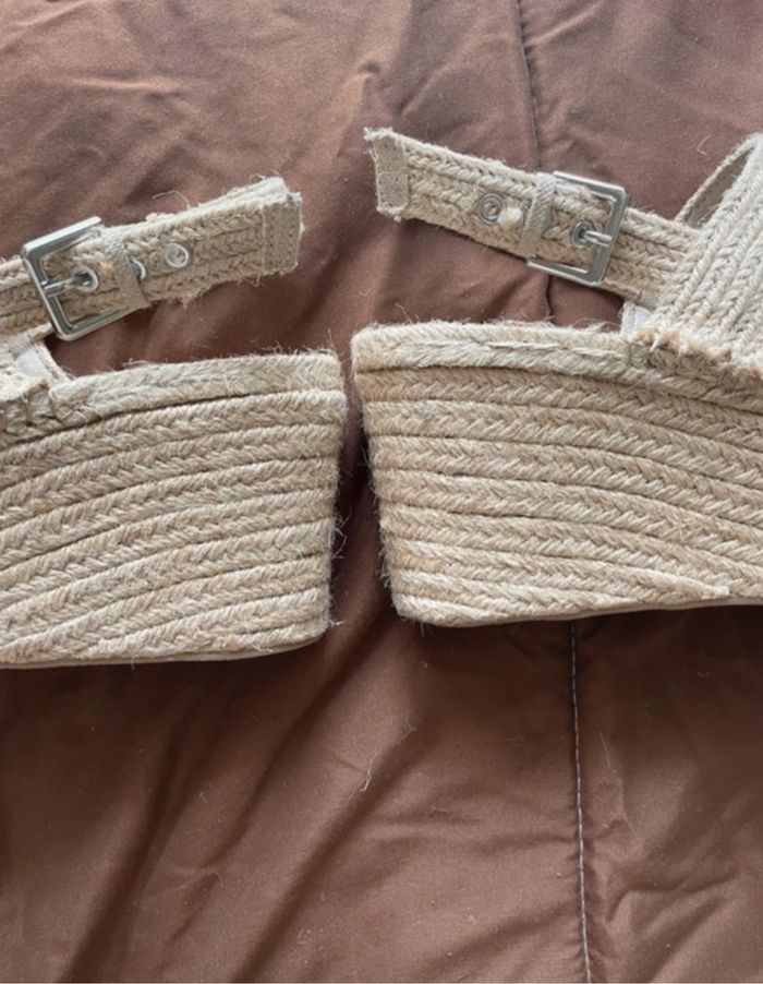 Sandales compensées beige tressées - photo numéro 3