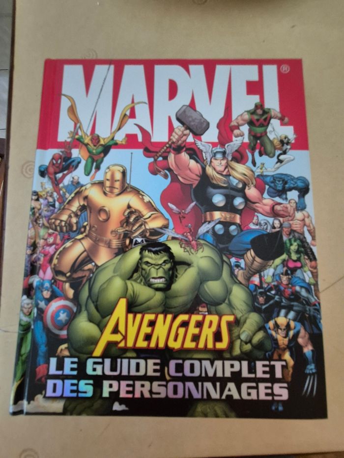 Livre "Avengers Le guide complet des personnages"