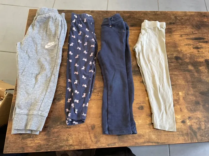 Lot de 4 pantalons / legging fille 4 ans