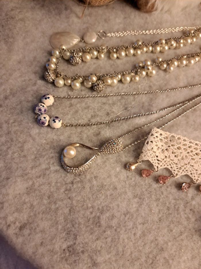 Lot de colliers argenté et blanc - photo numéro 4