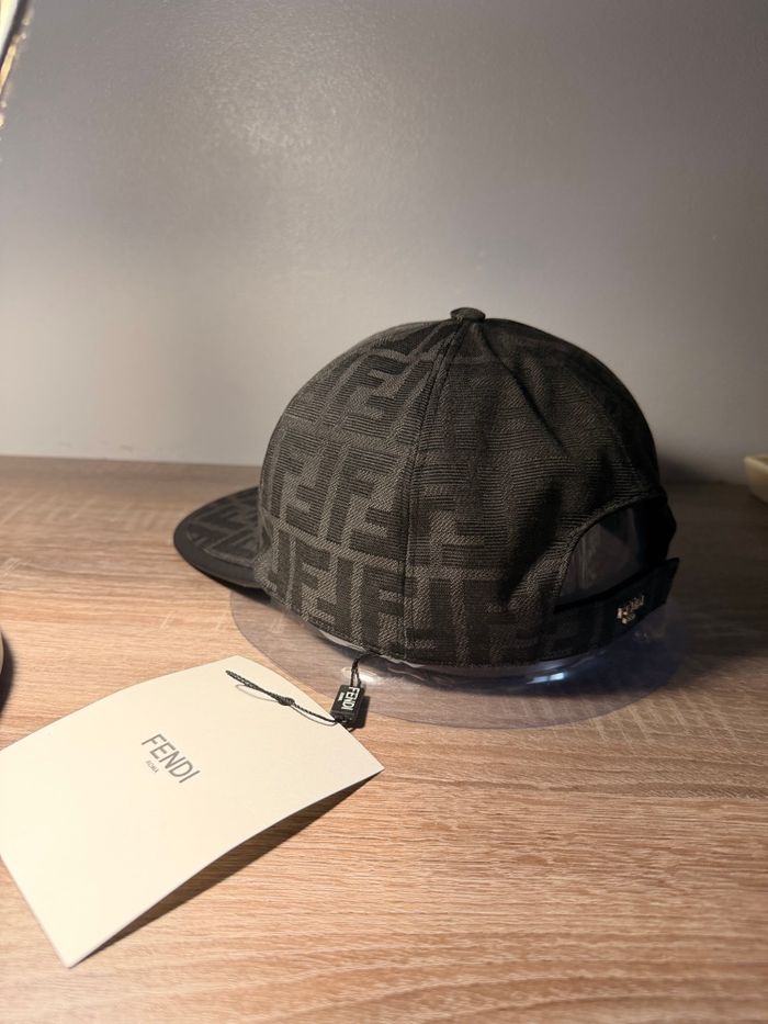 Casquette Fendi Noir - photo numéro 5