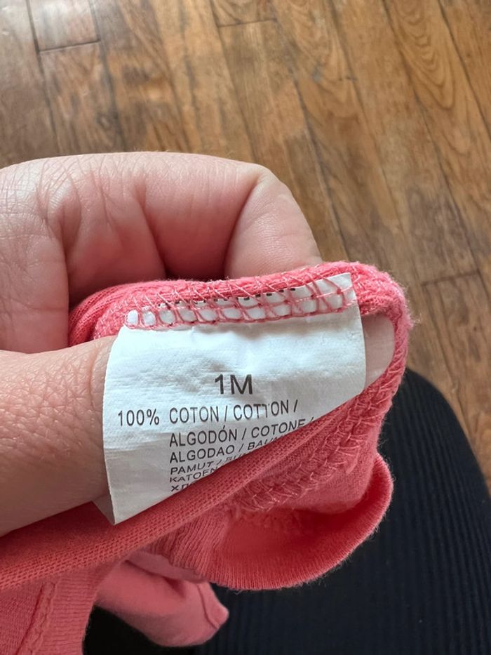 TEE shirt Kiabi taille 1 mois - photo numéro 2