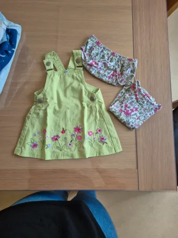 Robe et Tee shirt et culotte fleuris intermarche 6 mois