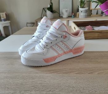 Basket Adidas neuve fille t 37.5