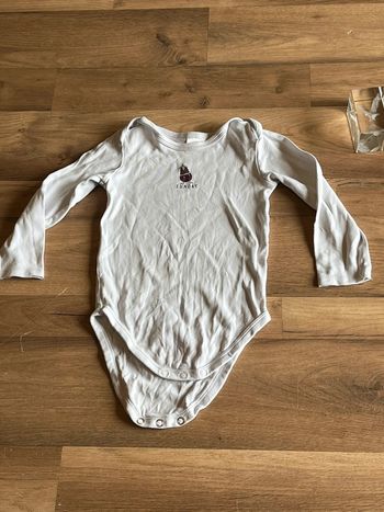 Je vend un body bébé garçon taille 3 ans 98 cm très bon état