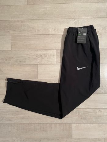 Bas Nike running noir 